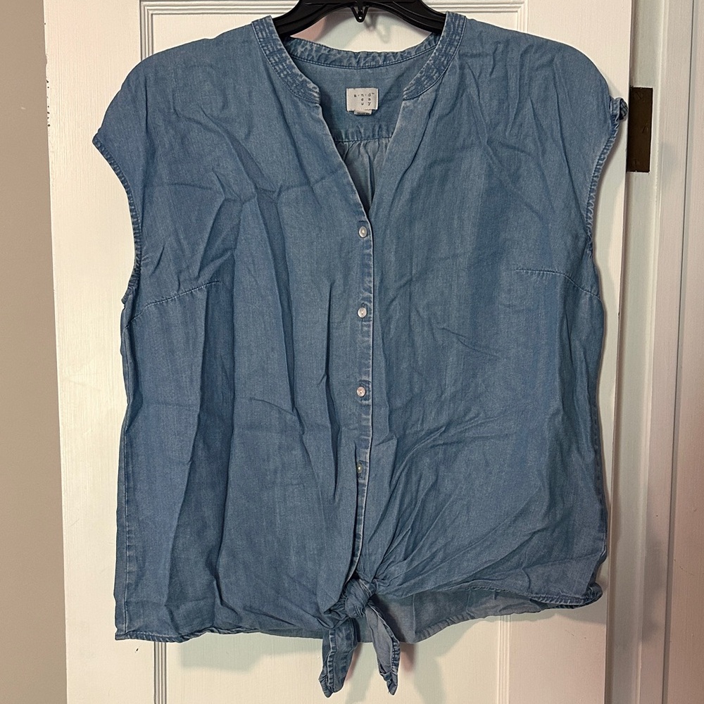 Women's Tie Chambray Sleeveless Top